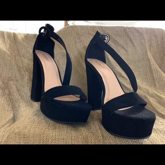 High Heels - Picture 2 of 8